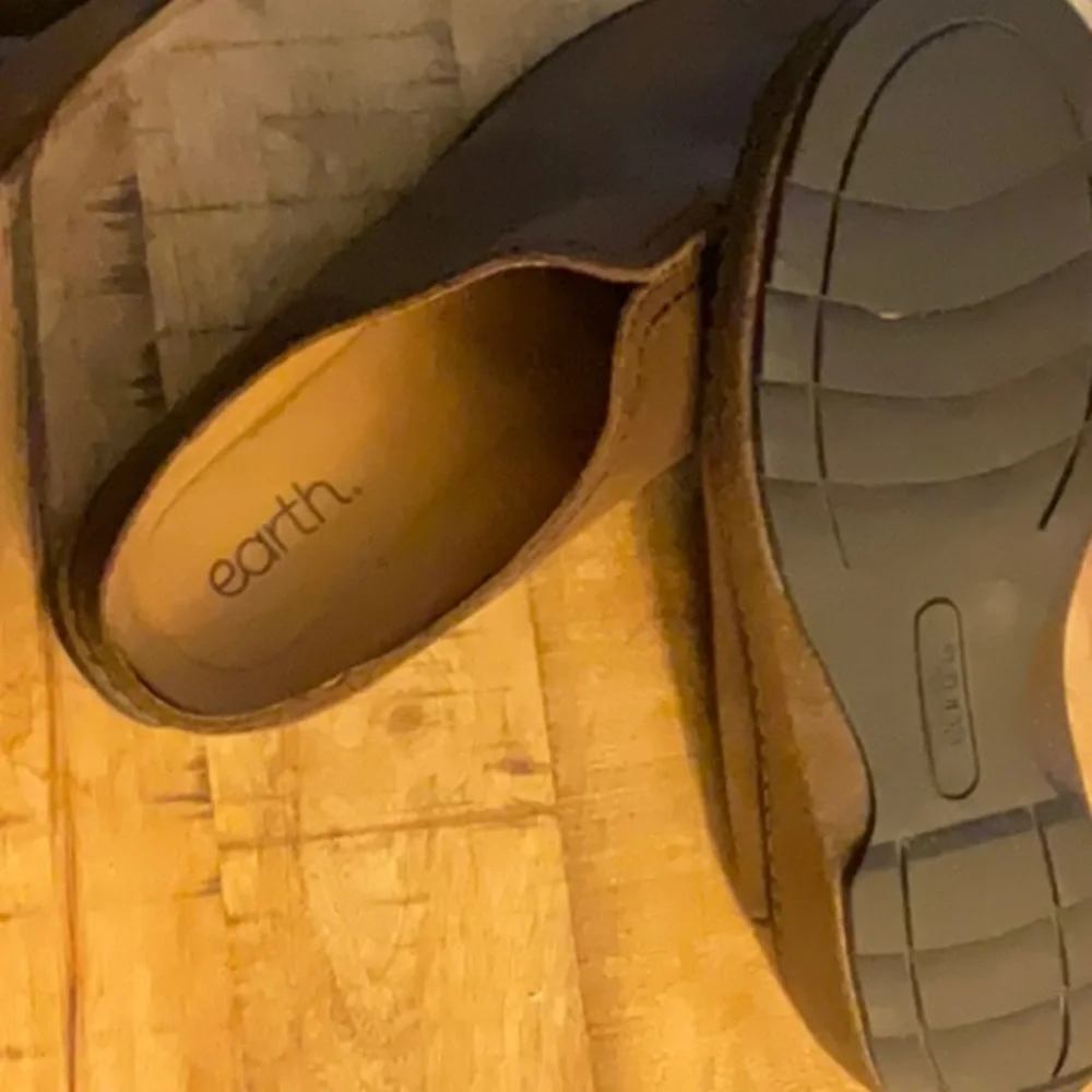 Earth brand.  Sz 7.5.  Make an offer - Picture 3 of 3